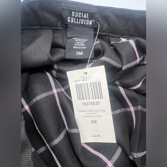 Hot Topic Black & Pink Plaid Split Pleated Skirt with chain - Picture 6 of 7